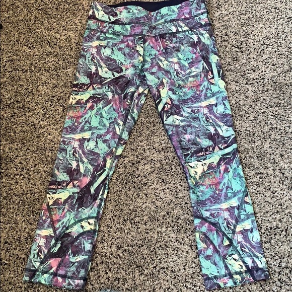 lululemon athletica Pants - Lululemon crops size 4